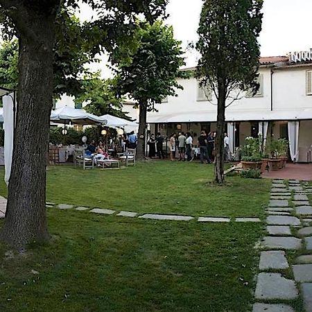 La Bussola Da Gino Hotell Quarrata Exteriör bild