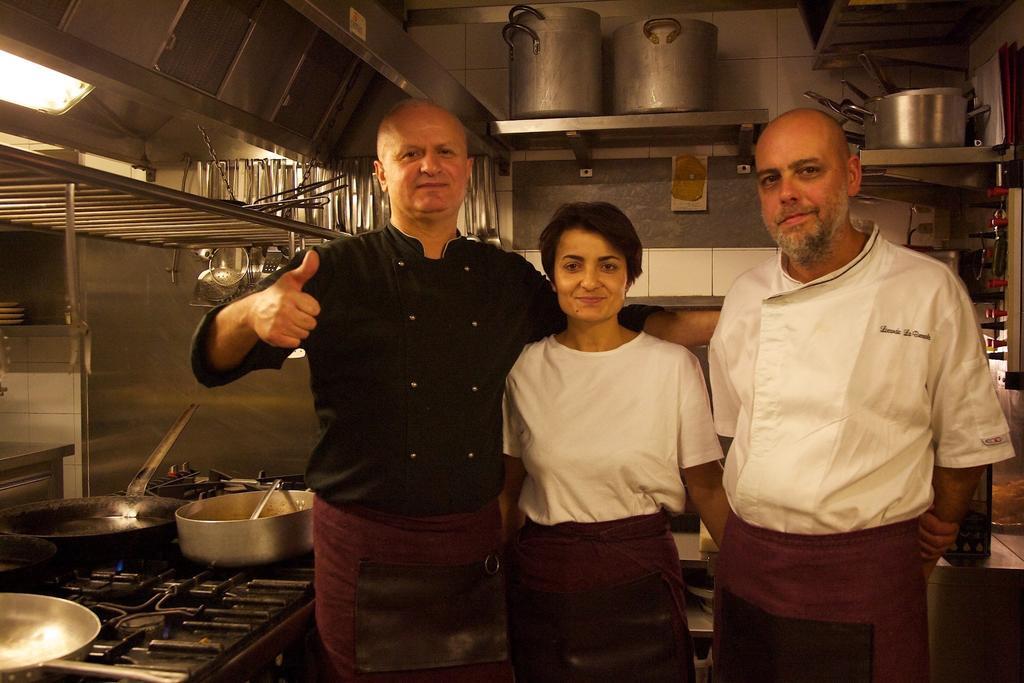 La Bussola Da Gino Hotell Quarrata Exteriör bild