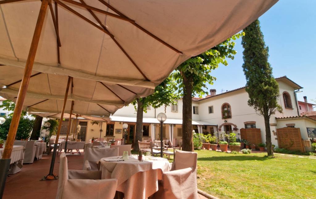 La Bussola Da Gino Hotell Quarrata Exteriör bild